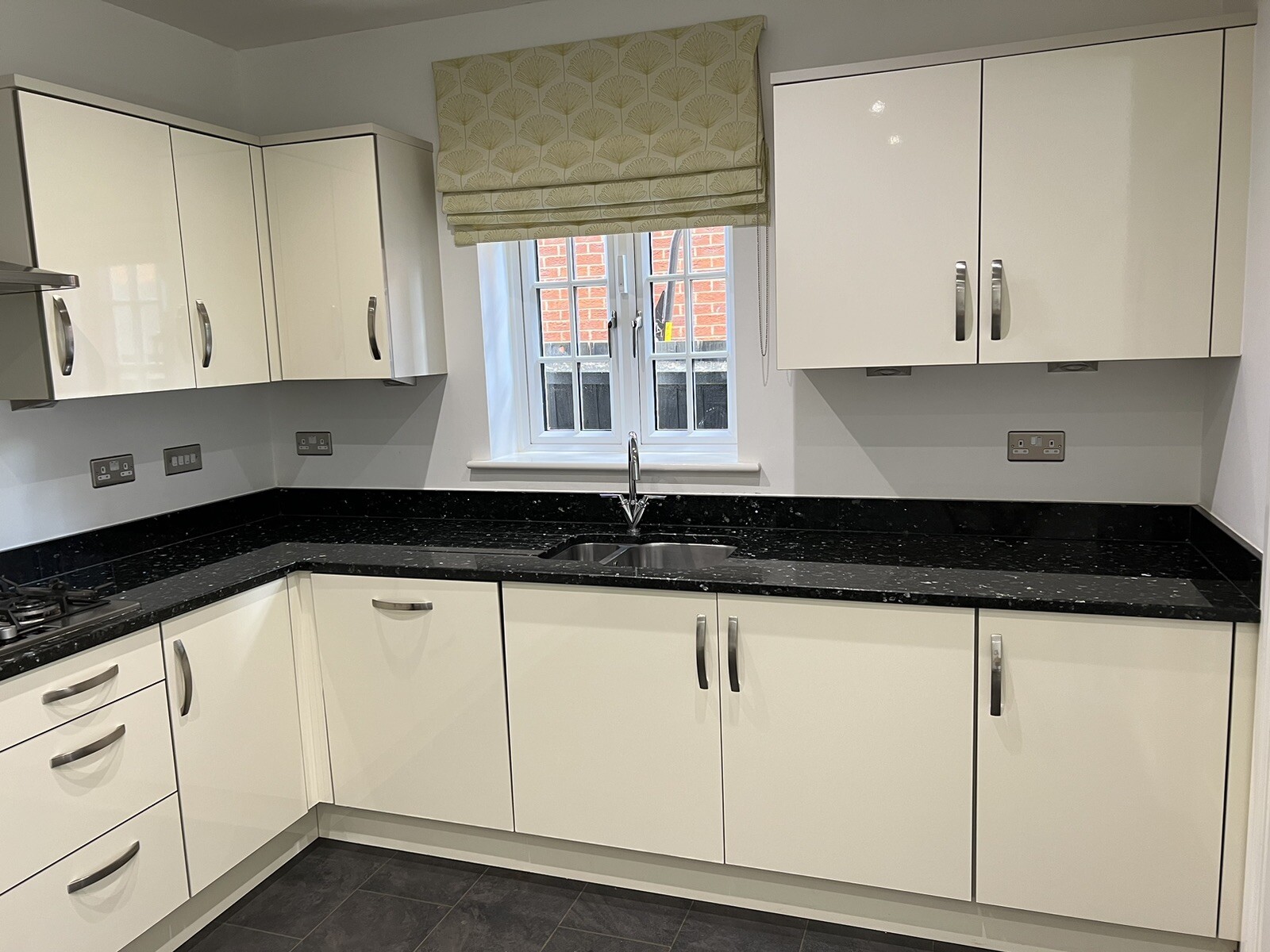 Used kitchen units & appliances Cream Gloss Kitchen With Black