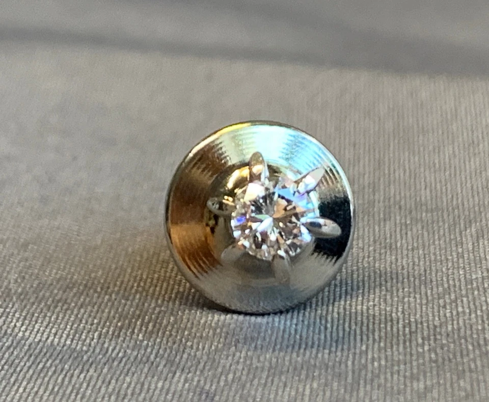 Broche de terno masculino joia fina ouro branco 14K com diamante *LEIA* - Imagem 2 de 4