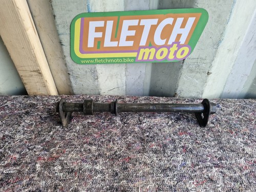 Hinterrad Spindelachse mit Distanzscheiben Suzuki GSF600 BANDIT MK1 Bj 1999