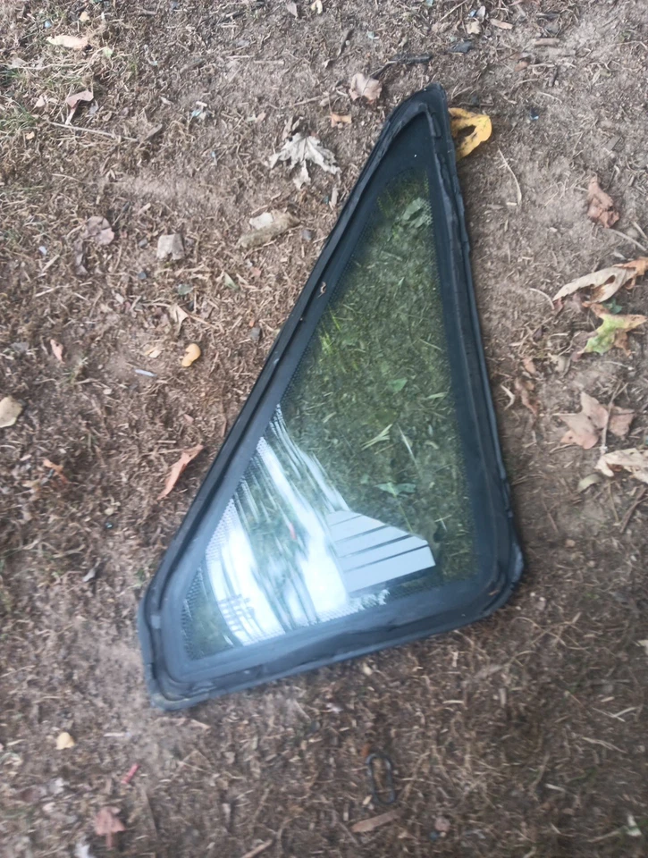 VOLVO 850/S70 1993-2000 LADO DEL CONDUCTOR CUARTO DE CRISTAL TRASERO usado Foto 4 de 4