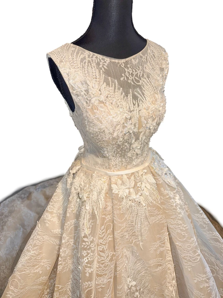 Vestido de novia de encaje de inspiración vintage | Vestido sin mangas línea A con falda completa | S Foto 3 de 4