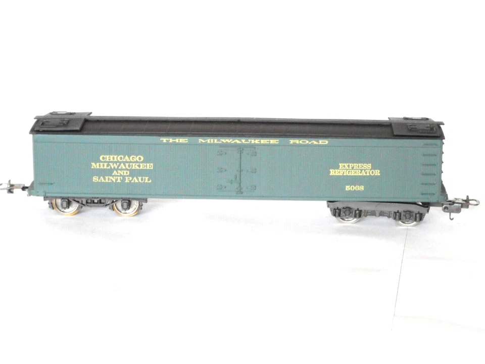 Lima or similar Reefer. The Milwaukee Rd. Good overall cond. HO Scale. No box. - Image 4 of 4