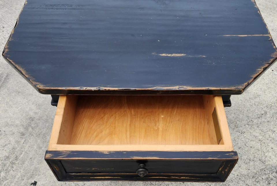 Mesa auxiliar rústica Woodland Furniture Foto 3 de 4