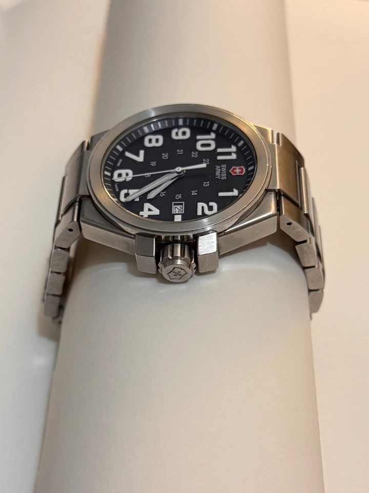 Reloj de campo Victorinox Swiss Army 24137 - esfera negra - acero inoxidable - Swiss Q Foto 3 de 4