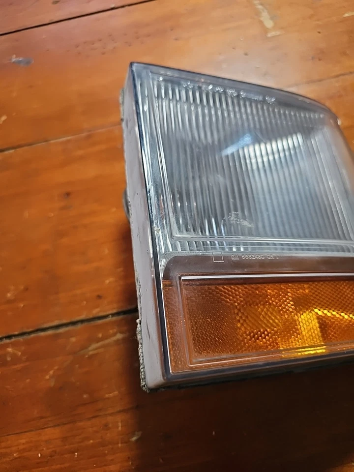 Cadillac Seville 1980-85 luz de giro delantera derecha carcasa OEM (1c) Foto 4 de 4