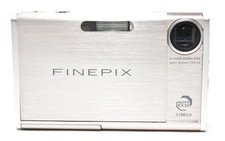 Fujifilm FinePix Z2 Compact Digital Camera 5.1MP 3x Zoom Silver Used From Japan