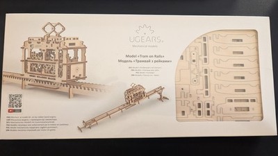 UGEARS Modellbausatz Straßenbahn - ''Tram on Rails'' (70008) - Holz - Neu - OVP