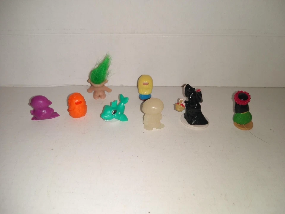 Lote de varias mini figuras de aproximadamente 1" Disney, Troll, Alien, etc. Juguetes Foto 4 de 4