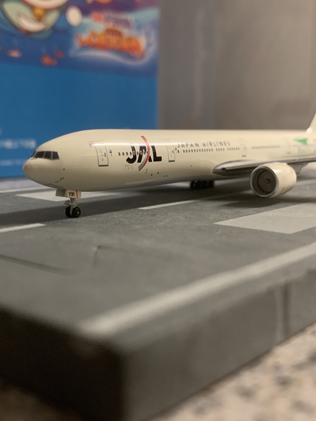 Herpa 500 scale diecast model Japan Airlines B777-3ER Commercial AirlinerJA731J