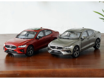 Händler Auflage 1:18 Volvo 2020 S60 Kieselstein Grau Metallic Pebble Grey M. Händler Auflage 1:18 Volvo 2020 S60 Kieselstein Grau Metallic Pebble Grey M.
