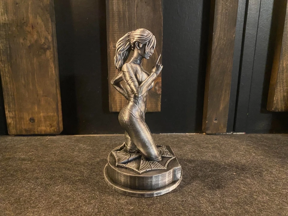 Estatua Resident Evil Claire Redfield en plata vintage 6 pulgadas de alto Foto 3 de 4