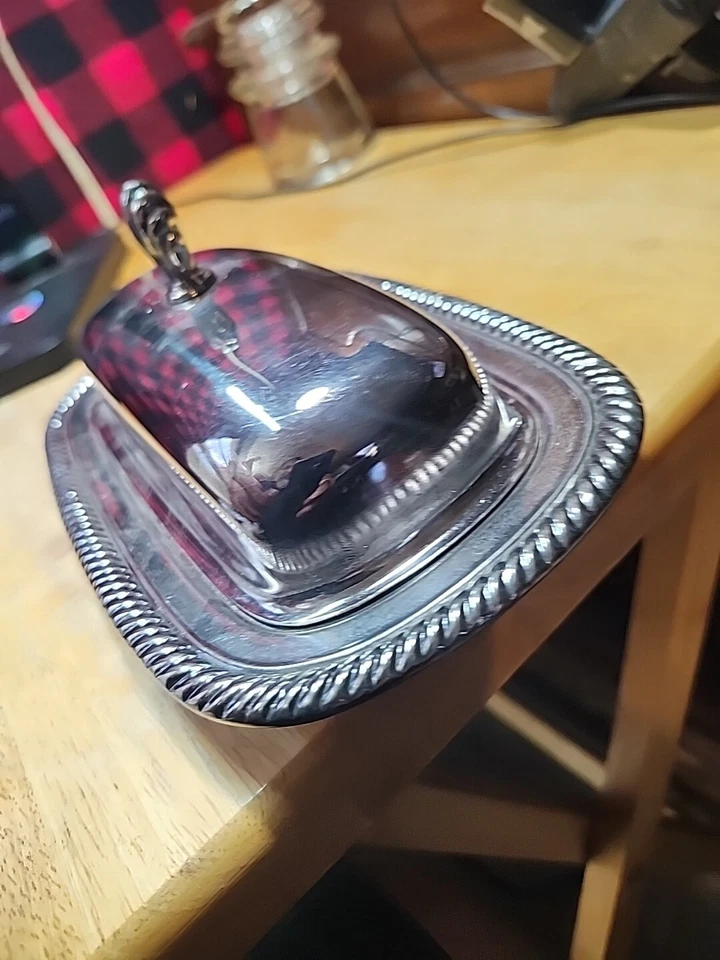 Plato/servidor de mantequilla cubierto plateado vintage WM Rogers con tapa Foto 4 de 4