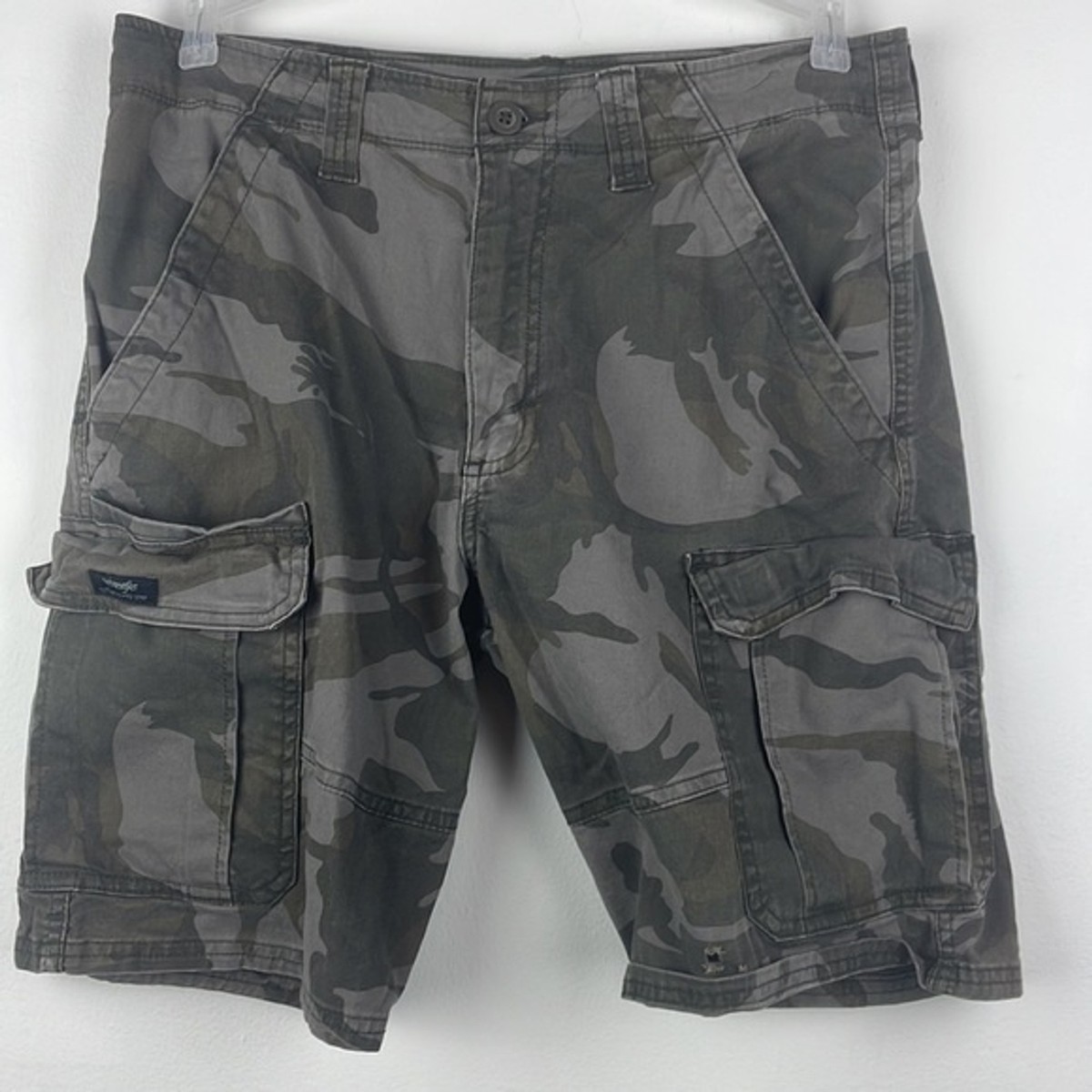 Wrangler Relaxed Fit Camo Cargo Shorts Men's Size 30 Cotton