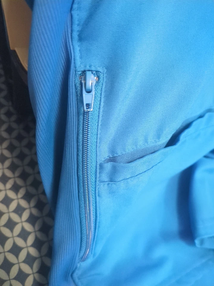 Blusa Médica Landau Forward Para Mujer 3 Bolsillos Cuello en V - LT100 Talla Mediana Azul Foto 3 de 4