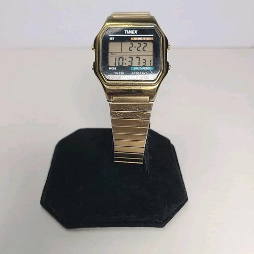 Vintage Timex Indiglo Men’s Digital Watch/Gold-Tone Band & Bezel/WORKING