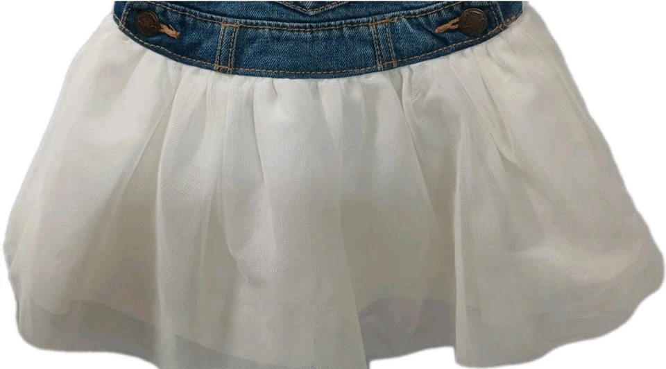 OshKosh 女宝宝 3M 牛仔围兜象牙薄纱蓬裙连衣裙 3 个月二手状况完好 — 第 3/4 张图片