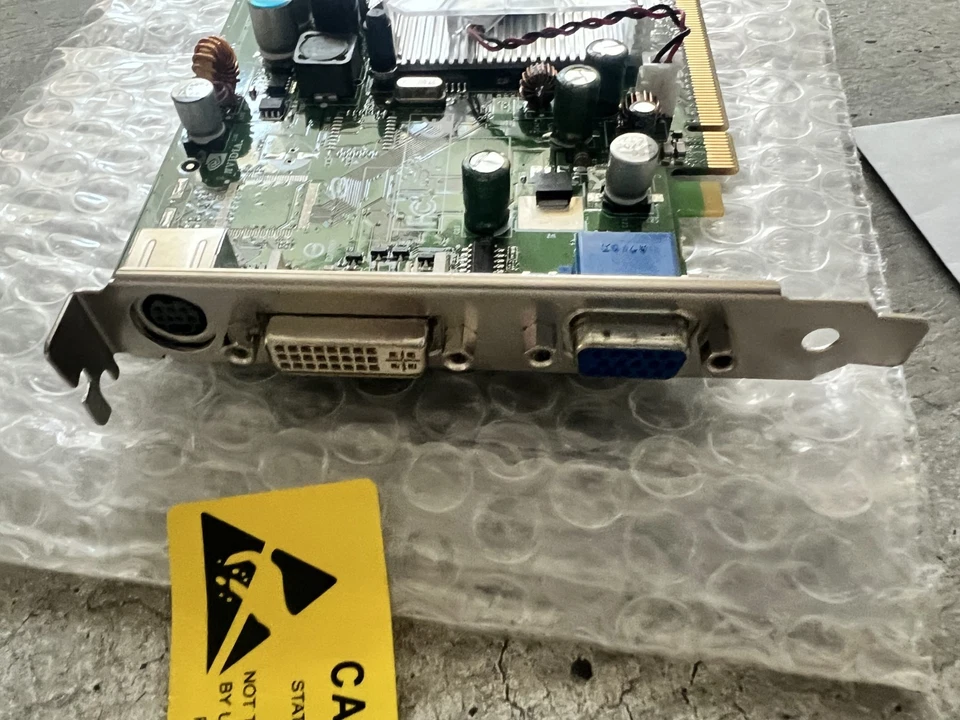 NVIDIA e-GeForce 7300GT 256MB PCI-E AMD DDR2 Graphic Card (NOS) DVI VGA S-Video - Image 3 of 4