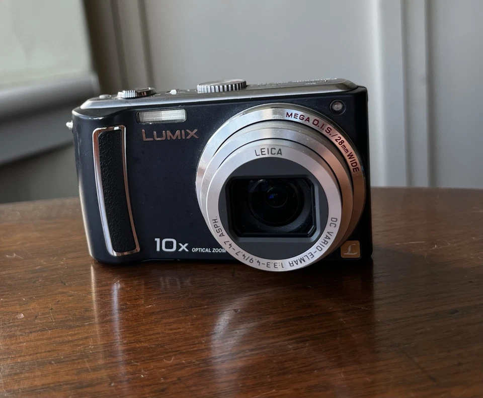 Panasonic Lumix DMC-TZ4 8.1MP Compact Digital Camera Black, photo 3 of 5
