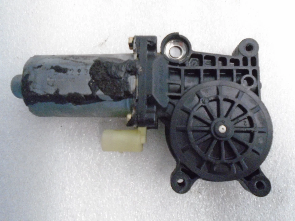 BMW 330i 1999-2005 motor ventana pasajero trasero derecho 0130821726 OEM IM61109 Foto 2 de 4