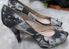 NINE WEST! BLACK&WHITE 4"HEELS! FLOWERED! SIZE 8.5M