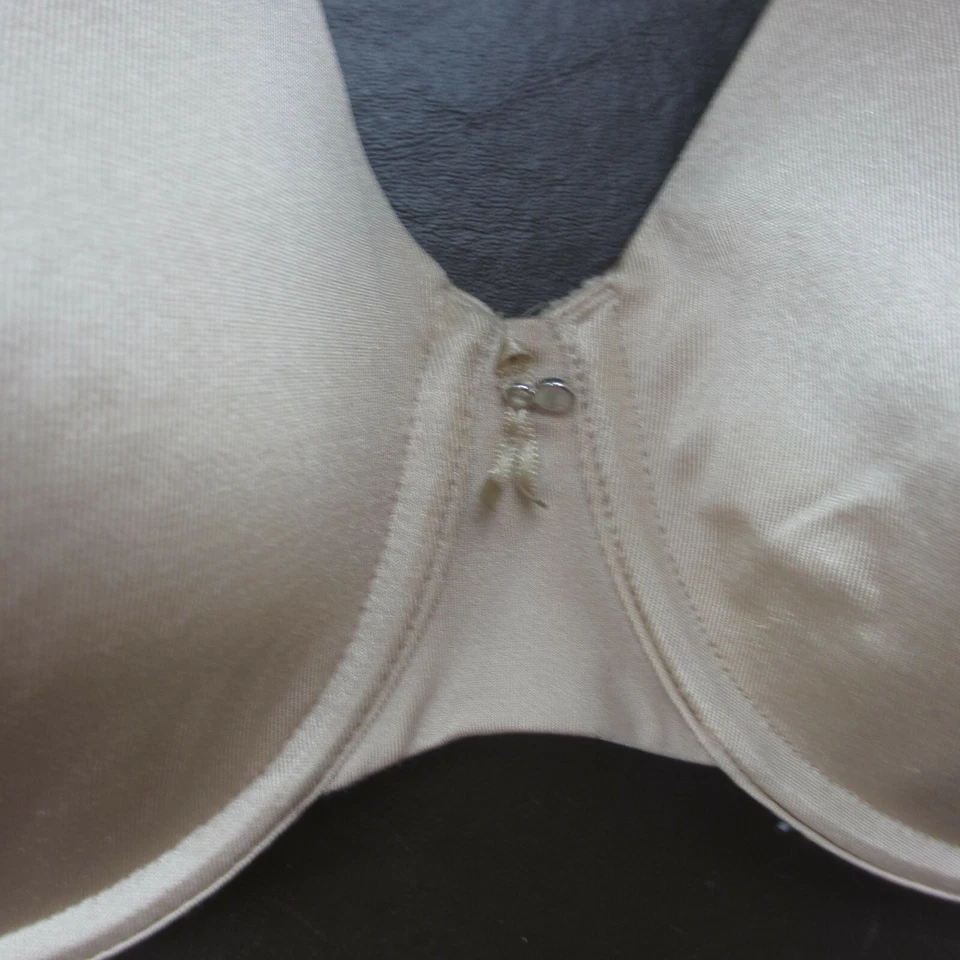 Hanes Bra 38D Tan Padded Underwire Adjustable Clasp Back - Image 3 of 4