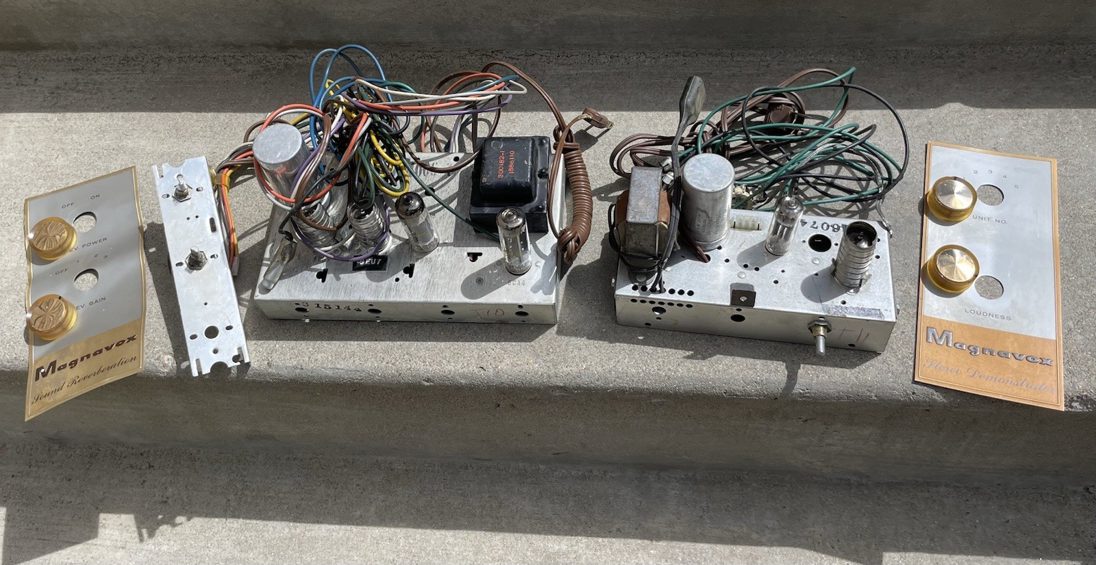 1961 Magnavox ODU012 Tube Amp (6BQ5) 704000-1 & Preamp (12AX7) 704004-2