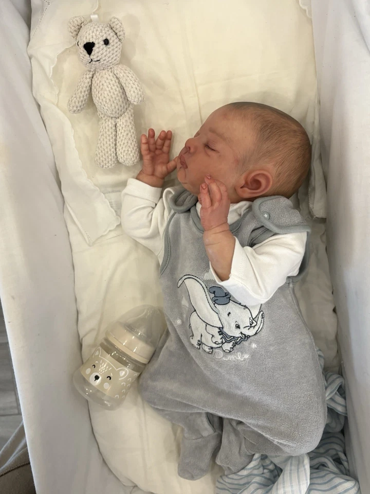 Reborn baby doll newborn Khian by Tina Kewy authentic ( he’s NEW!!!) - Immagine 3 di 4