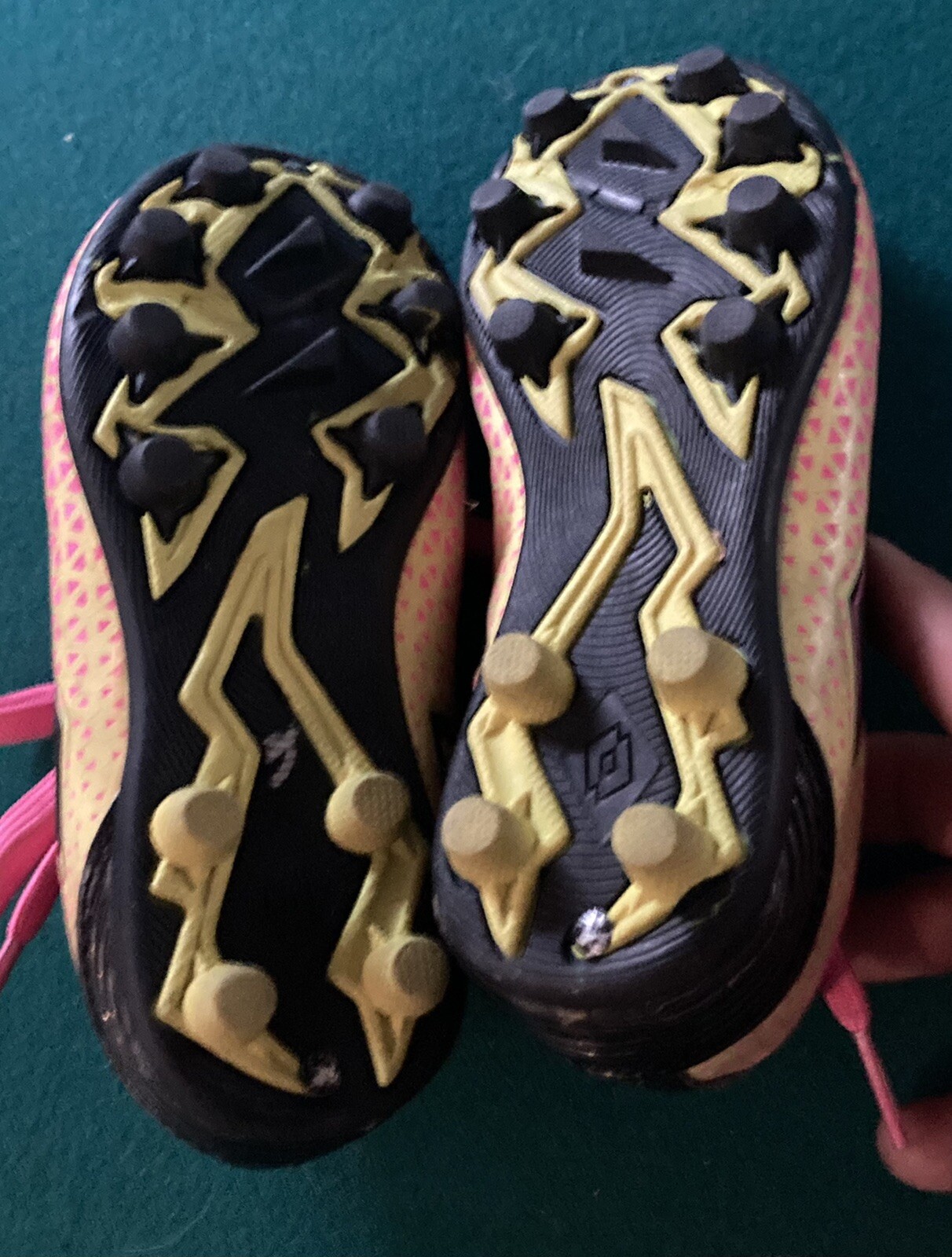 Lotto Forza Elite Jr scarpe da calcio per bambini taglia 10 rosa e giallo. Eccellente!