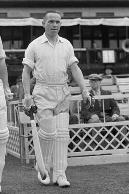 Eddie Davis makes way crease begin Northant first innings 1954 Old Photo