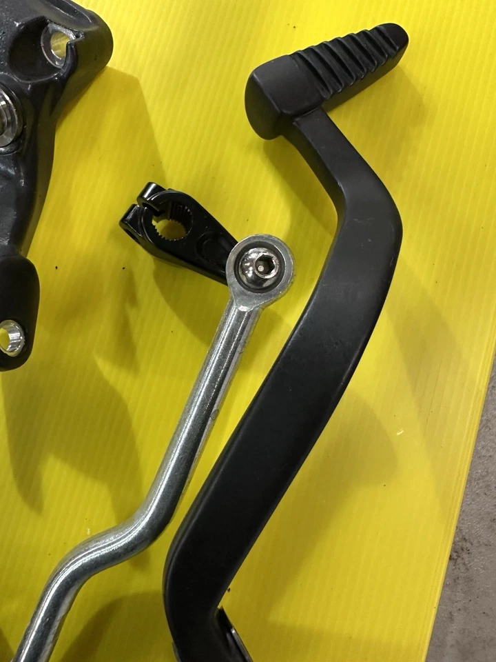 Harley Sportster RH975 MID FOOT CONTROLS - Image 3 of 4