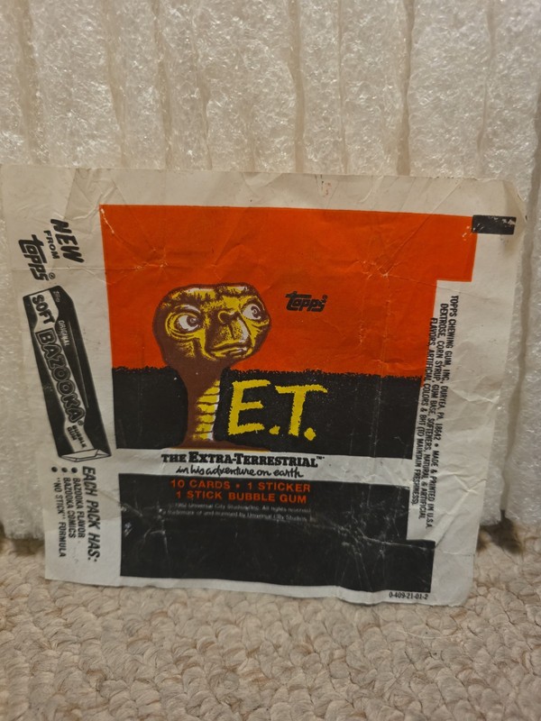 1982 Topps E.T. The Extra Terrestrial Opened Pack Wrapper + 2 Trading Cards