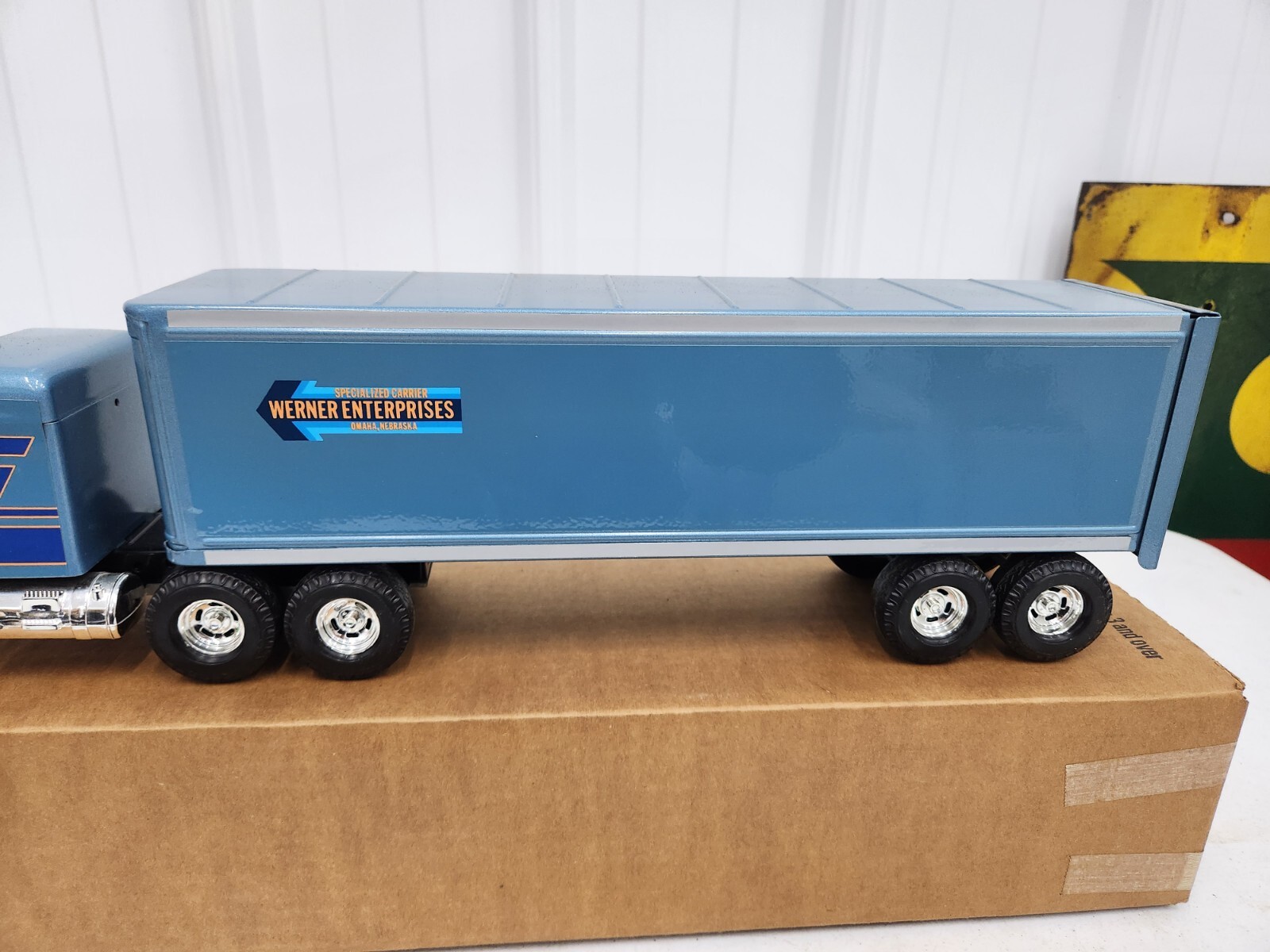 Ertl 1/25 Peterbilt 359 Semi Truck Tractor Trailer Werner Enterprises