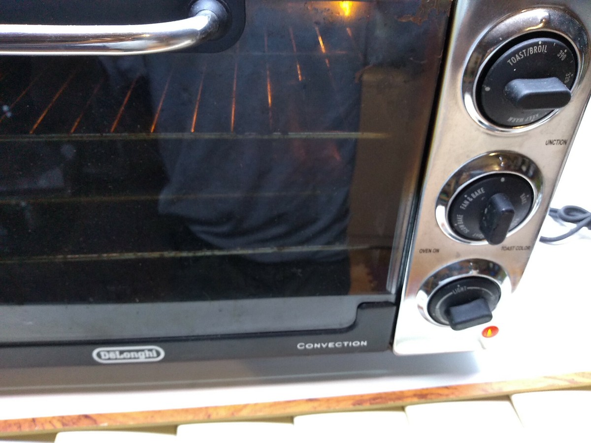 De'Longhi Small Convection Toaster Oven For Countertop With