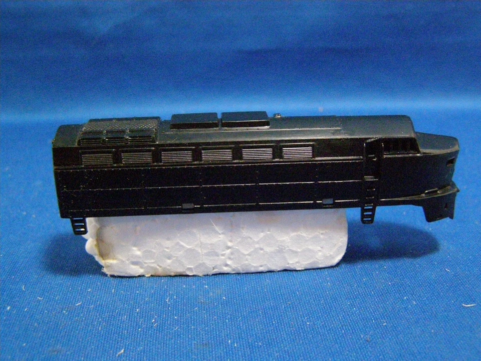 N Scale V Line Baldwin Sharknose Shell 2 available rm - Image 4 of 4