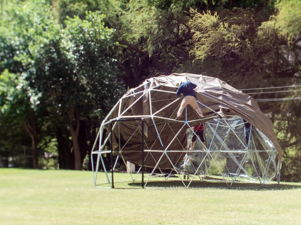 Cúpula geodésica de 20' (6,4M) de diámetro para glamping. Nuevo. Foto 2 de 4