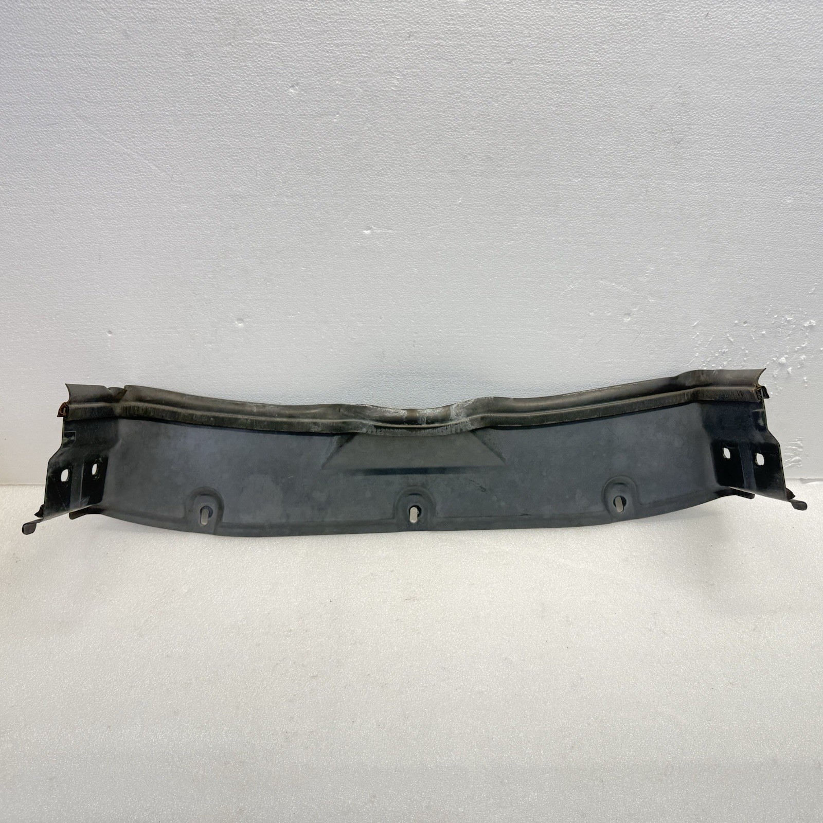 03-08 Maserati Quattroporte M139 Front Bumper Upper Conveyor Trim 67069600 OEM