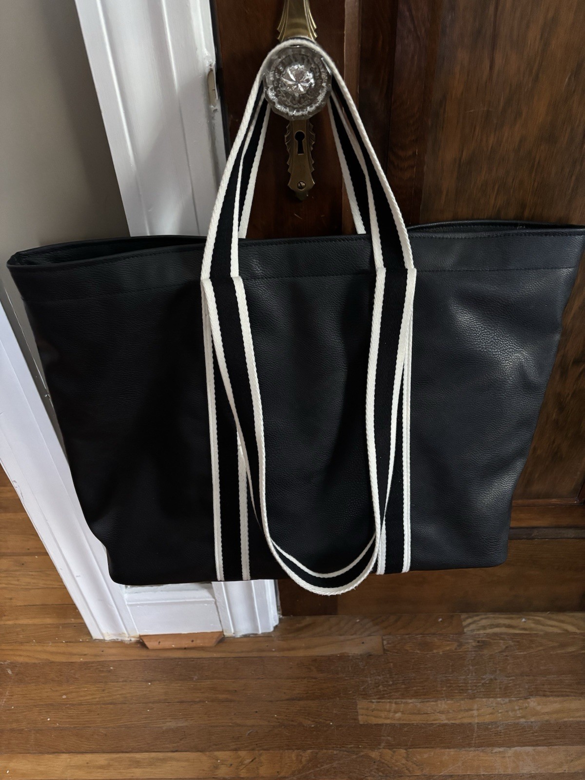 universal thread tote handbag - image 1