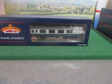 BACHMANN BR MK2  BFK BRAKE CORRIDOR 1ST BLUE/GREY. CAT NO.39-401