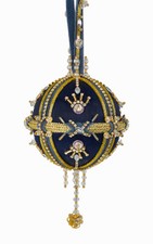 The Cracker Box Christmas Ornament Kit Grand Duke on Navy Retired 12/22