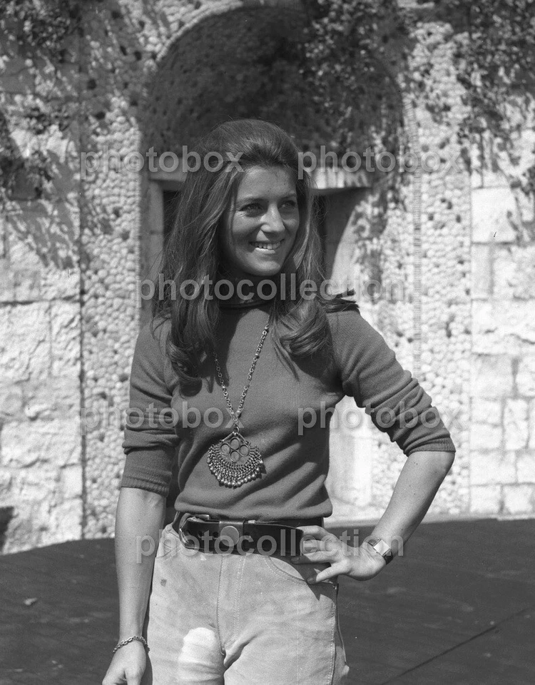 * Sheila - Exclusive PHOTO 2197* - Photo 1/1