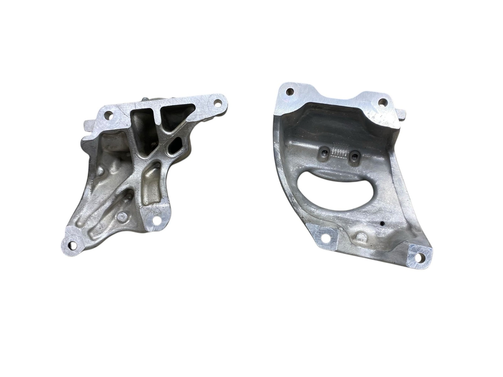 2022 Aston Martin V8 Vantage 4.0L M177 LH & RH Engine Motor Mount Bracket Set