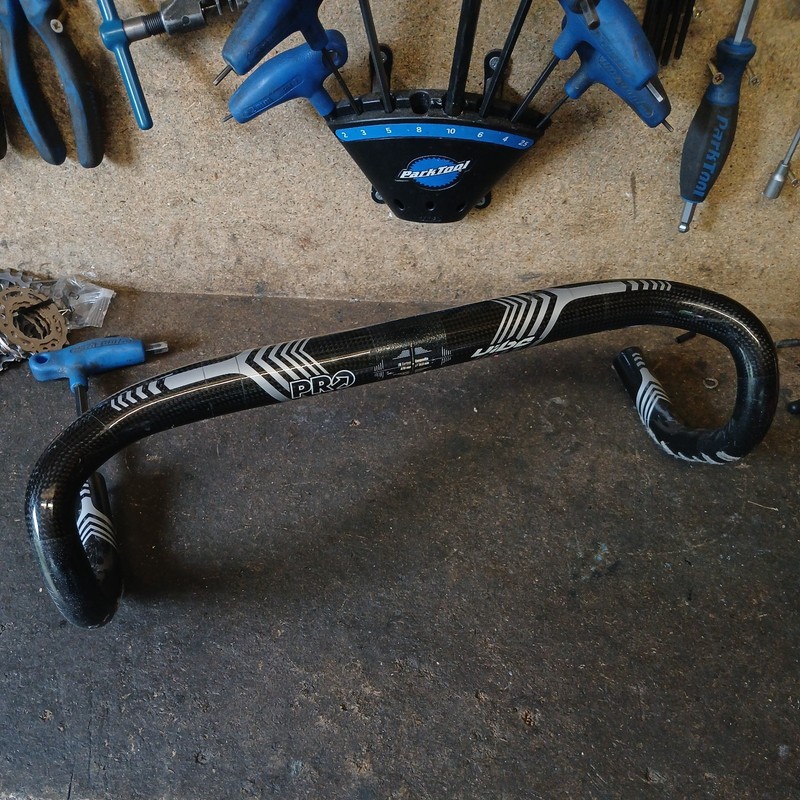 Pro Vibe 420mm 31.8mm Carbon Road Race Drop Handle Bar Light Weight - excellent 