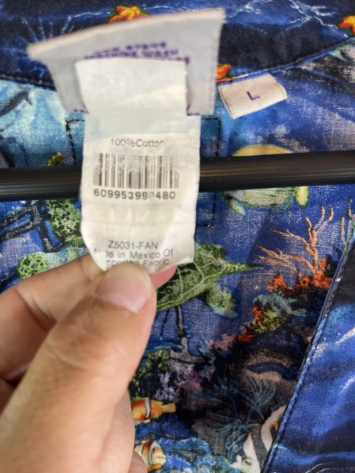 S.C.R.U.B.S. Muñeca elástica Ocean Life talla grande manga larga bolsillos con botones Foto 4 de 4