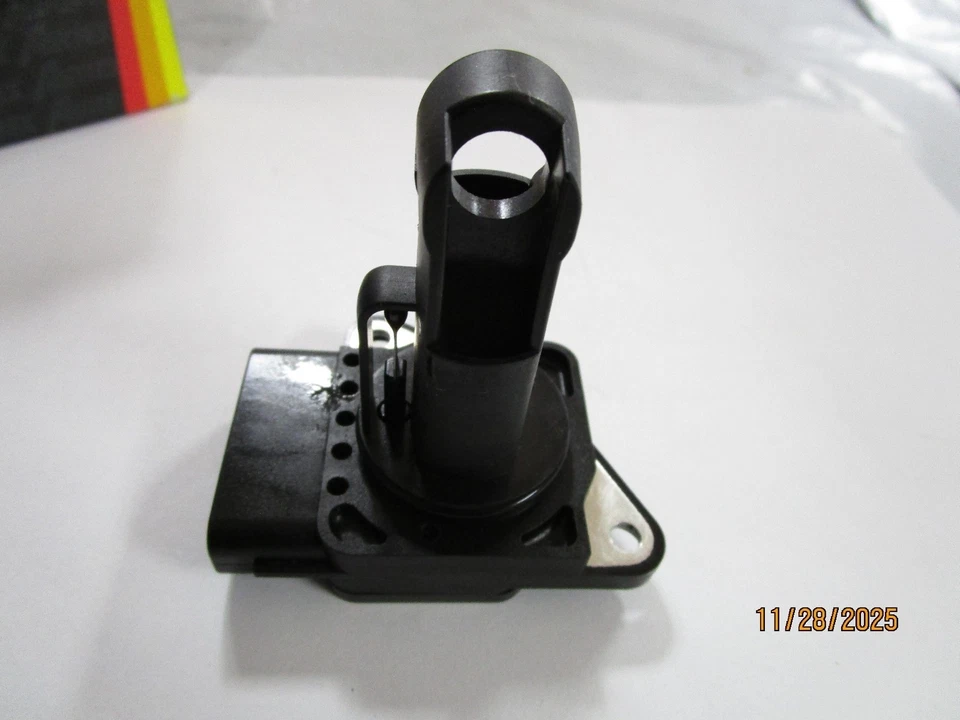 Genuine Toyota OEM 22204-21010 Mass Air Flow Sensor reboxed by Airtex 5S2732 Foto 2 de 4