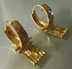 punjabi gold earrings