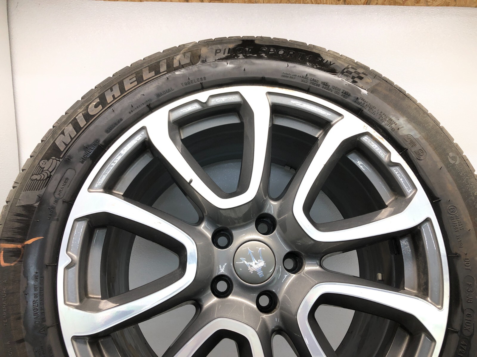 2017-2024 MASERATI LEVANTE REAR WHEEL RIM 19" 10.5JX19 MICHELIN 295/45R19 OEM