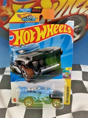Hot Wheels 2024 HW Mega Bite 3/5 066 Hotweiler BLUE 5SP