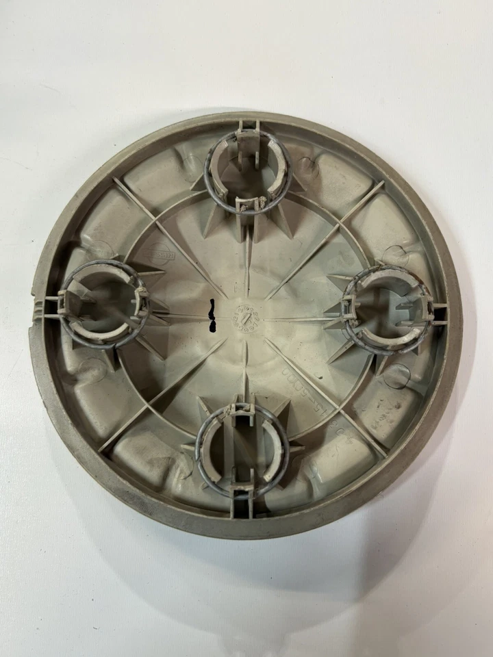 91 92 93 94 95 96 97 98 99 Nissan 200SX NX Sentra 4031550Y00 Tapacubos central OEM Foto 2 de 3