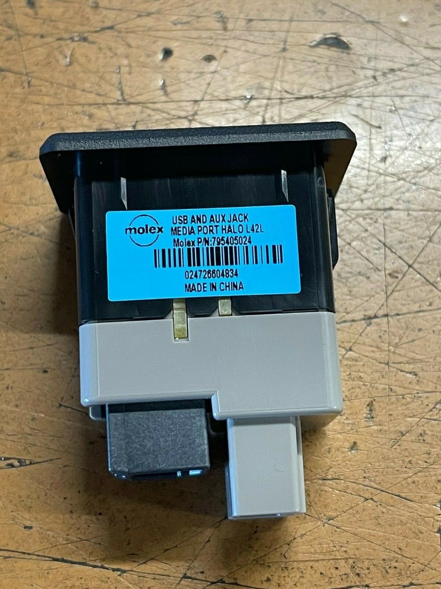 NEW OEM NISSAN AUXILIARY AUDIO PLUG / CHARGE / USB PORT -ALTIMA