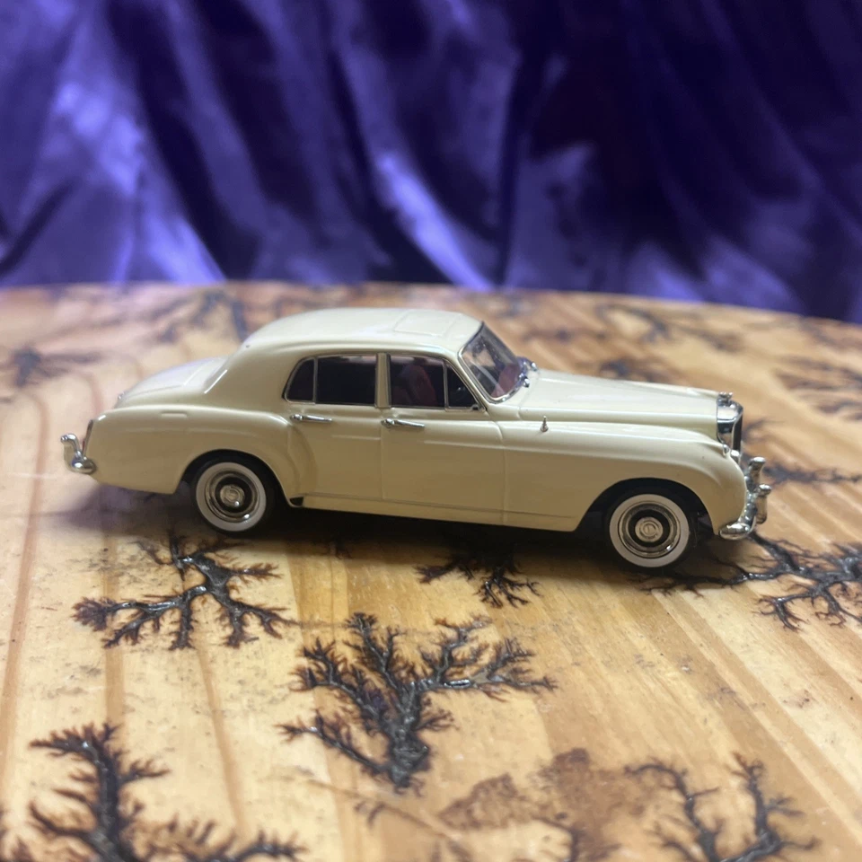 RARO Bentley Continental S1 Flying Spur 1956 Crema 1:43 Minichamps Foto 4 de 4